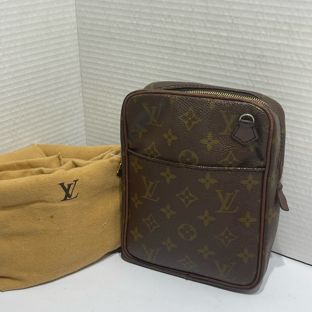 Louis Vuitton Vintage Danube with no strap, with dust bag.